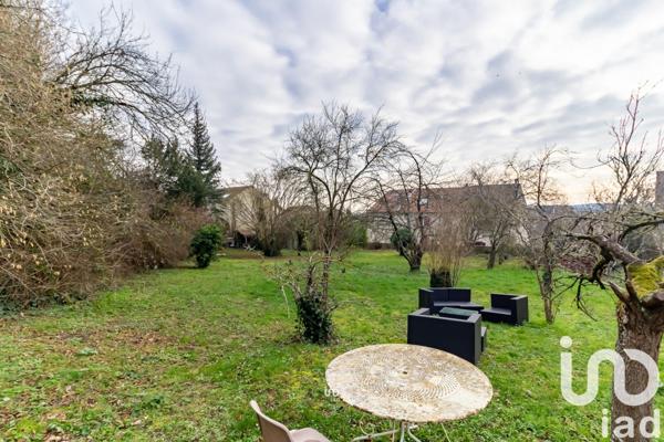 Maison 8 pièces de 250 m² à Vaux-sur-Seine (78740)