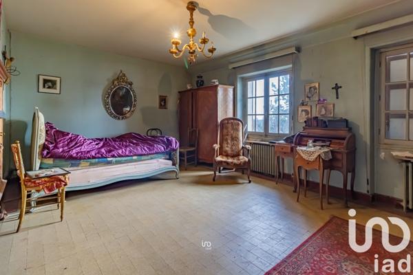 Maison 8 pièces de 250 m² à Vaux-sur-Seine (78740)