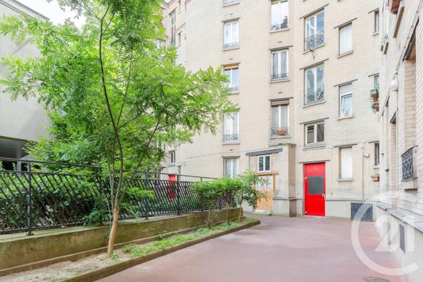 Appartement F2 à vendre  2 pièces - 44 m 2   PARIS  - 75011