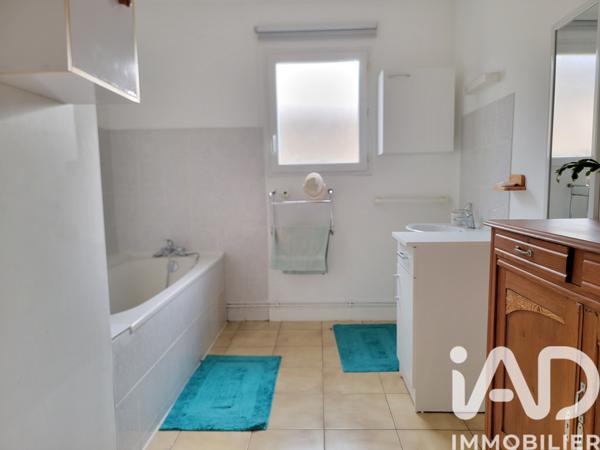 Immeuble à vendre 279 m² Le Puy-Notre-Dame