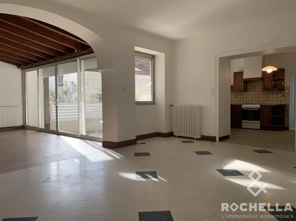 Maison louée meublée, 116m2, 2 chambres, terrasse, jardinet.