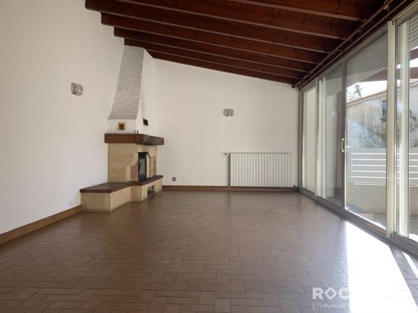 Maison louée meublée, 116m2, 2 chambres, terrasse, jardinet.