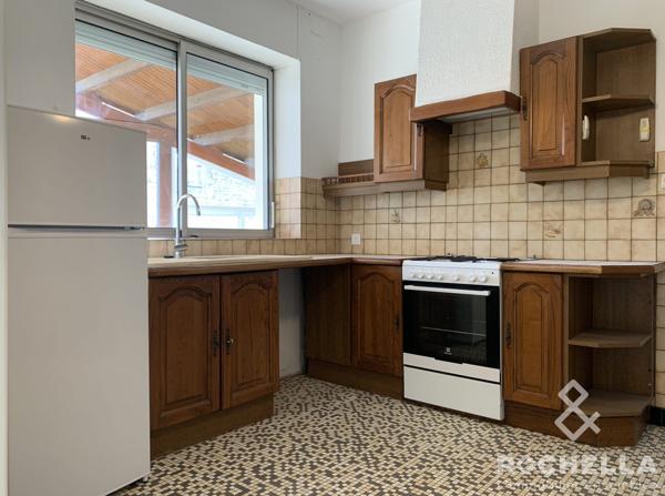 Maison louée meublée, 116m2, 2 chambres, terrasse, jardinet.