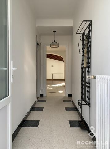 Maison louée meublée, 116m2, 2 chambres, terrasse, jardinet.