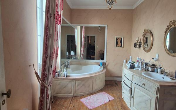 Maison à vendre    7 pièces • 195 m2 Mont-de-Marsan