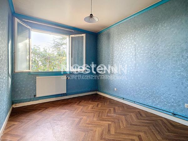 GLEIZE - maison de 143m2 - 6 chambres - jardin - garage - proche du centre de Villefranche - à rénover