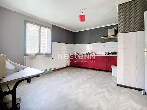 GLEIZE - maison de 143m2 - 6 chambres - jardin - garage - proche du centre de Villefranche - à rénover