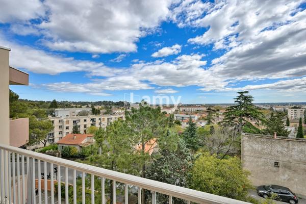 Parking + annexe + parking + appartement