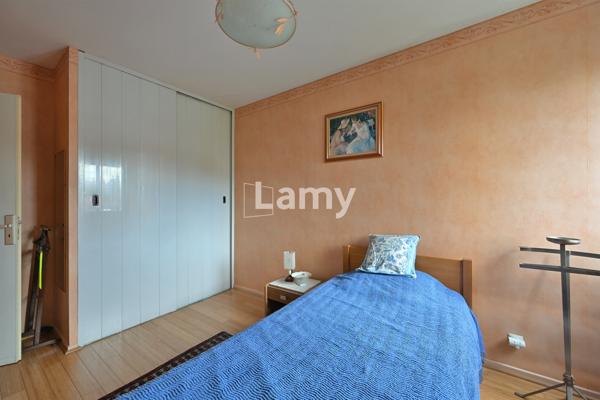 Parking + annexe + parking + appartement