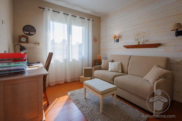 Vente                                                      Propriété
                        
                                         214 m2                     à Parentis-en-Born