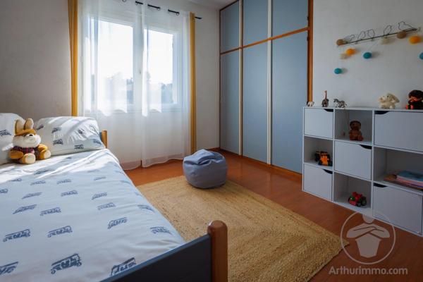 Vente                                                      Propriété
                        
                                         214 m2                     à Parentis-en-Born