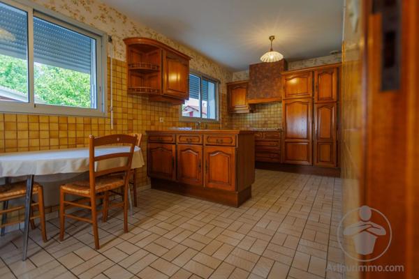 Vente                                                      Propriété
                        
                                         214 m2                     à Parentis-en-Born