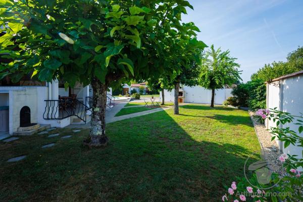 Vente                                                      Propriété
                        
                                         214 m2                     à Parentis-en-Born