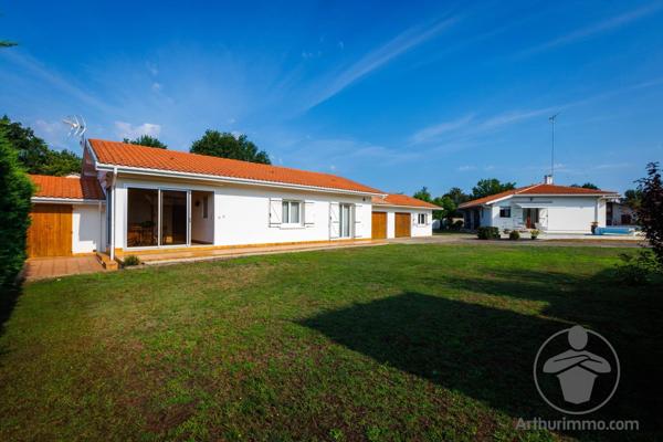 Vente                                                      Propriété
                        
                                         214 m2                     à Parentis-en-Born