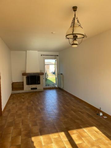 Pavillon T4 de 93 m² à louer à Carcassonne, Hameaux de Maquens, avec jardin, garage et dépendances