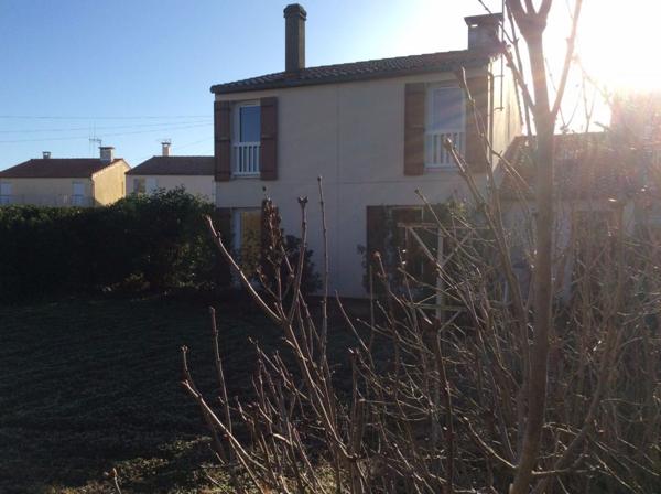 Pavillon T4 de 93 m² à louer à Carcassonne, Hameaux de Maquens, avec jardin, garage et dépendances