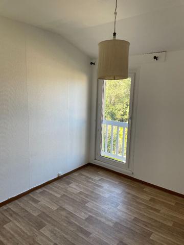 Pavillon T4 de 93 m² à louer à Carcassonne, Hameaux de Maquens, avec jardin, garage et dépendances