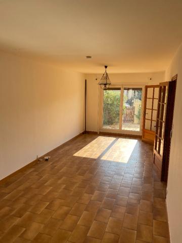Pavillon T4 de 93 m² à louer à Carcassonne, Hameaux de Maquens, avec jardin, garage et dépendances