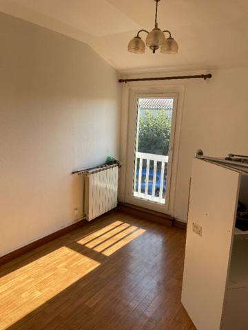Pavillon T4 de 93 m² à louer à Carcassonne, Hameaux de Maquens, avec jardin, garage et dépendances