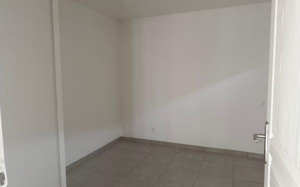 Appartement à louer    3 pièces • 52,76 m2 Pont-Saint-Esprit