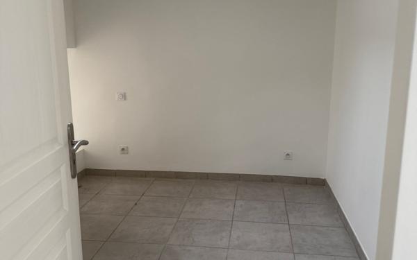 Appartement à louer    3 pièces • 52,76 m2 Pont-Saint-Esprit