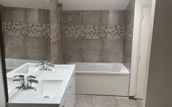 Appartement à louer    3 pièces • 52,76 m2 Pont-Saint-Esprit