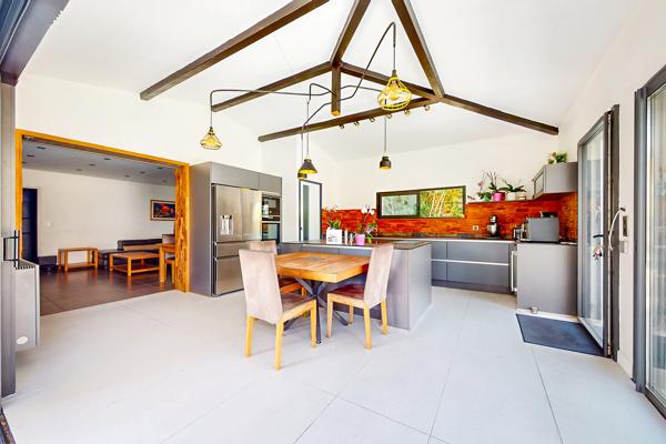 La Ciotat Maison d’exception 110 m² • Piscine • Terrasse plein soleil • 2 parkings + garage 