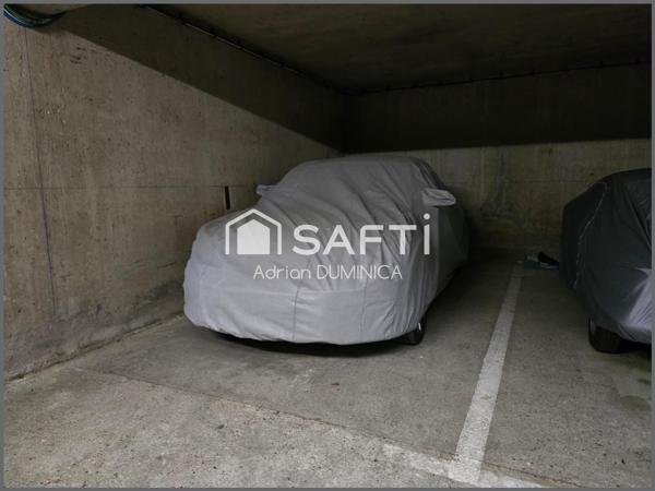 Parking couvert avec accès sécurisé