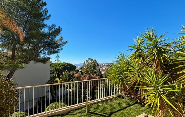 Appartement en rez de jardin surélevé 4 pièces le Cannet Mairie 82.3m²