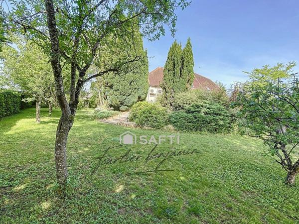 Maison familiale 8 pièces, 5 chambres, 186 m² habitables.