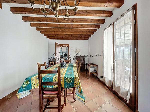 Maison familiale 8 pièces, 5 chambres, 186 m² habitables.