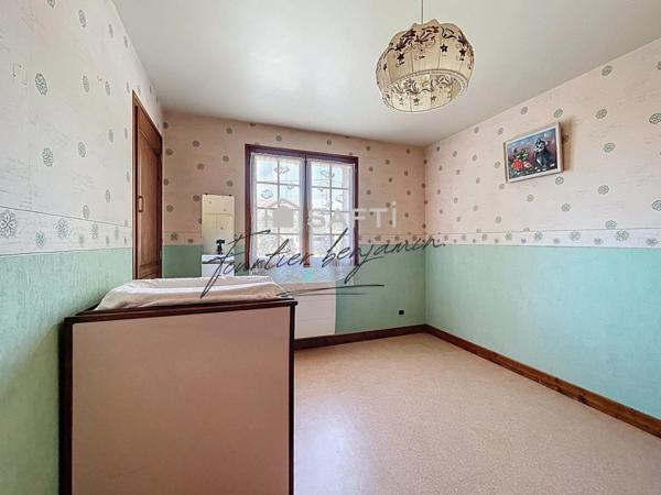 Maison familiale 8 pièces, 5 chambres, 186 m² habitables.