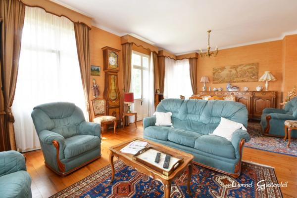 Maison à vendre 6 pièces 3 chambres sur trois niveaux disposant de beaux volumes au calme, proche du centre-ville de Bergerac (24)