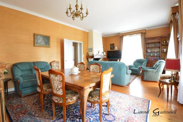 Maison à vendre 6 pièces 3 chambres sur trois niveaux disposant de beaux volumes au calme, proche du centre-ville de Bergerac (24)