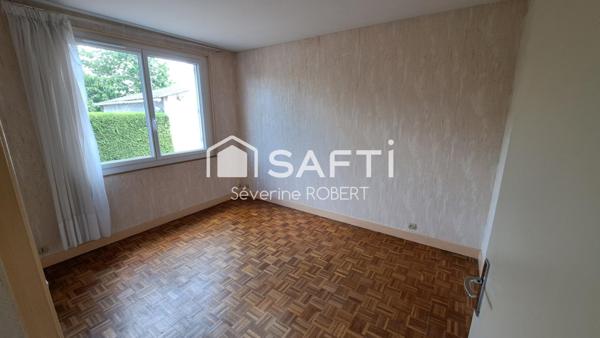 Ajustement du prix ! Maison familiale avec beau terrain clôturé