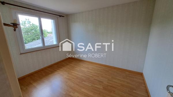 Ajustement du prix ! Maison familiale avec beau terrain clôturé