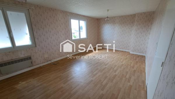 Ajustement du prix ! Maison familiale avec beau terrain clôturé