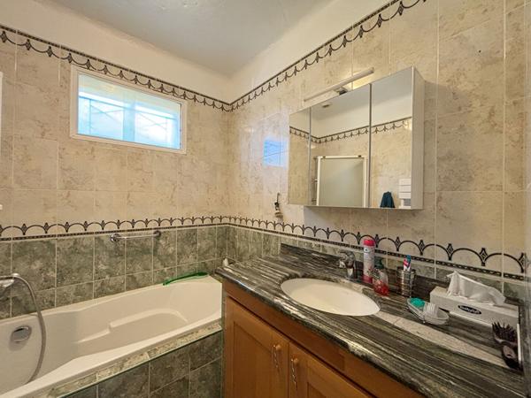 Hyères secteur calme - Appartement T3 - Garage - Jardin