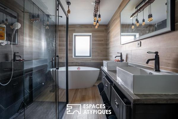 Loft design aux volumes généreux, proche de toutes les commodités