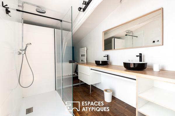 Loft design aux volumes généreux, proche de toutes les commodités
