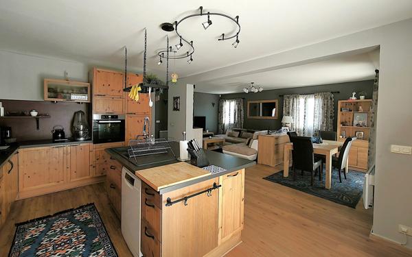 Maison à vendre    6 pièces • 130,82 m2 Saint-Genis-Pouilly