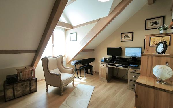 Maison à vendre    6 pièces • 130,82 m2 Saint-Genis-Pouilly