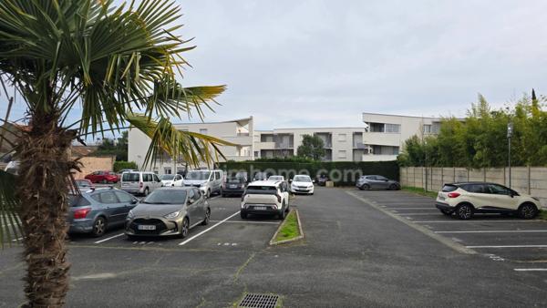 Appartement avec son balcon plein Sud à vendre 1 pièce BORDEAUX (33)