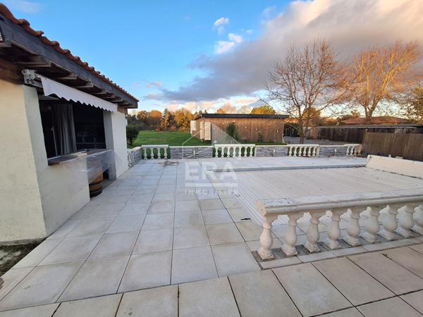 Maison individuelle avec piscine à La Roche Chalais 4 pièce(s) 97 m2.