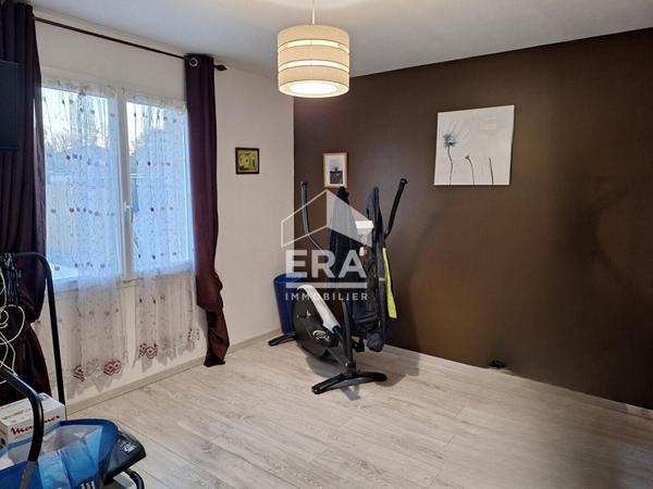 Maison individuelle avec piscine à La Roche Chalais 4 pièce(s) 97 m2.