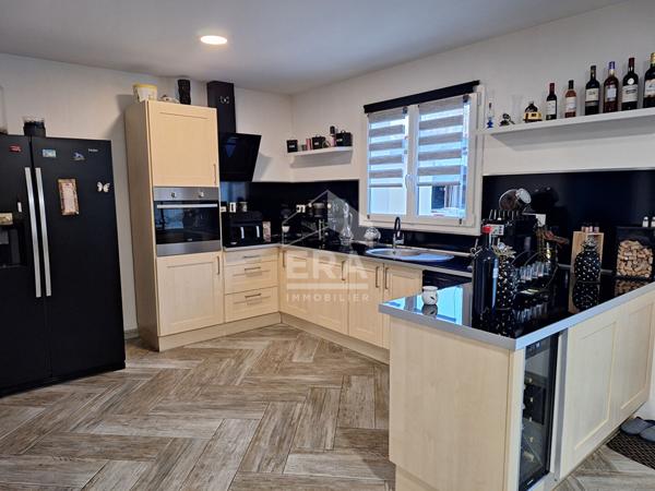 Maison individuelle avec piscine à La Roche Chalais 4 pièce(s) 97 m2.