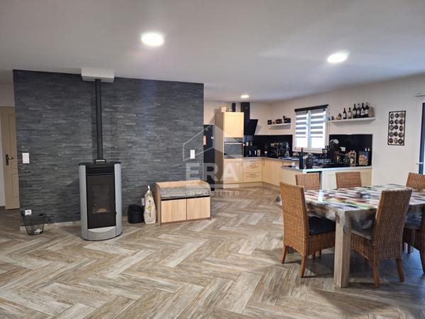 Maison individuelle avec piscine à La Roche Chalais 4 pièce(s) 97 m2.