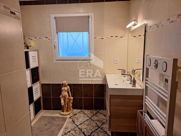 Maison individuelle avec piscine à La Roche Chalais 4 pièce(s) 97 m2.