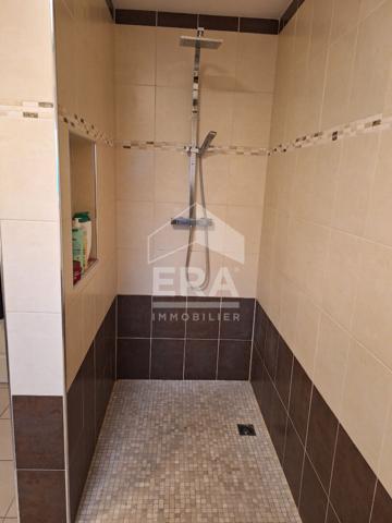 Maison individuelle avec piscine à La Roche Chalais 4 pièce(s) 97 m2.