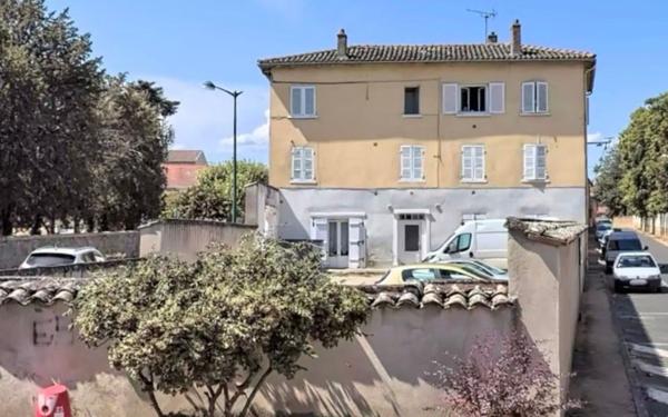 Immeuble à vendre    2 pièces •  Saint-Georges-de-Reneins